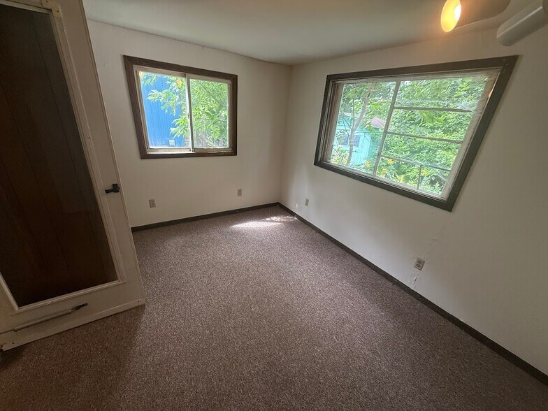 Building Photo - 1330 Dewey Ct