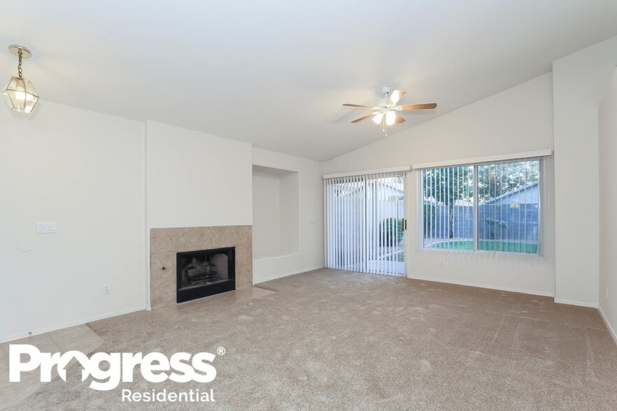 Building Photo - 8547 W Laurel Ln