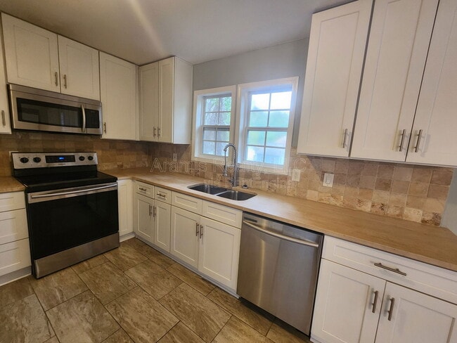 Building Photo - 1733 Beecher St SW