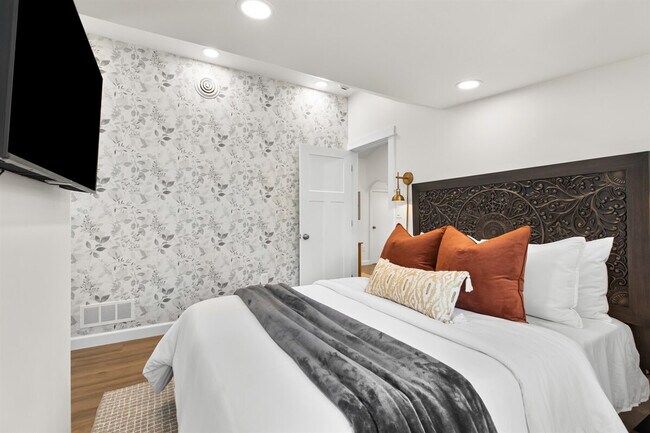 Building Photo - 221 Ardmore Dr