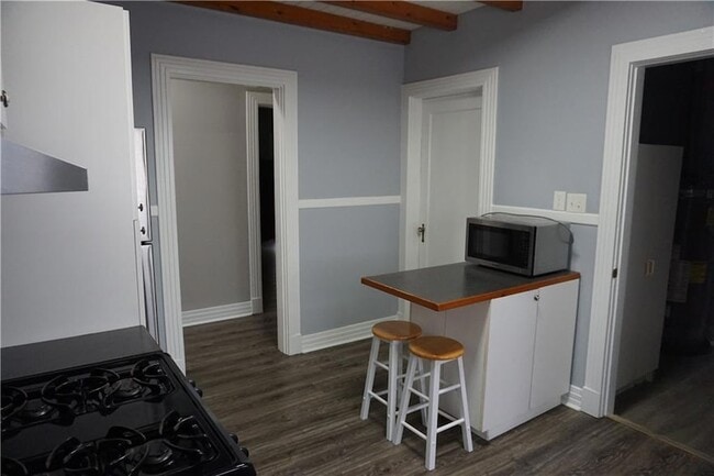 Building Photo - 177 W 5th St