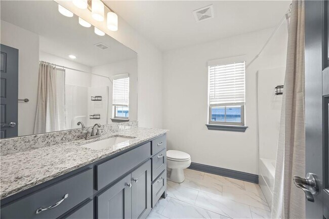 Building Photo - 240 Vicks Cir