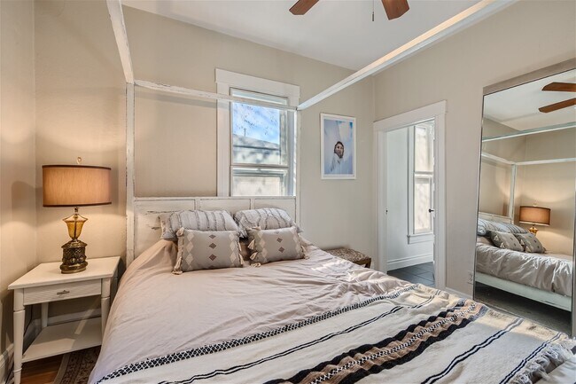 Building Photo - 2151 S Cherokee St