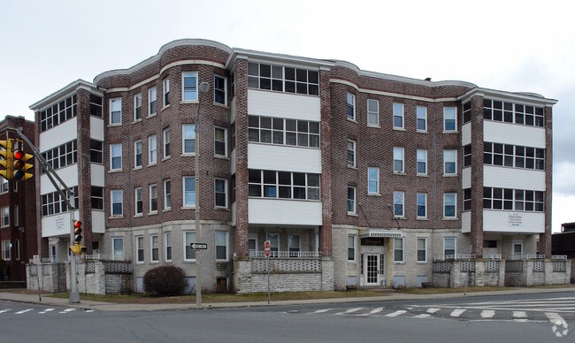 Primary Photo - 567 Pleasant St