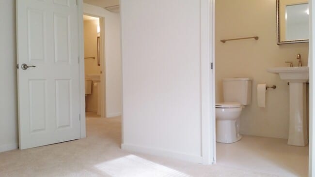 Building Photo - 3BD/1.5BA Shoreline Cottage