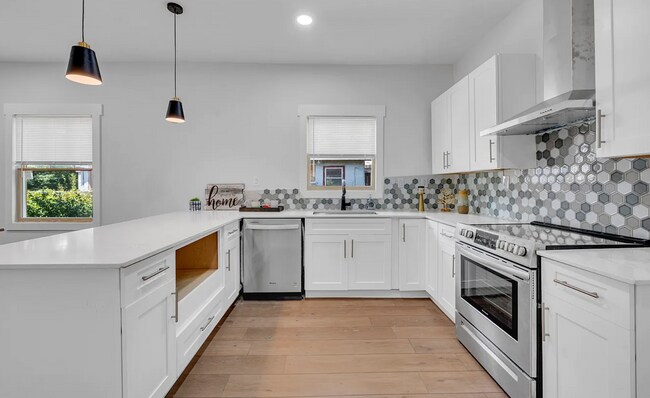 Building Photo - 1521 36th Pl N