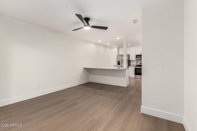 Building Photo - 830 S Dobson Rd