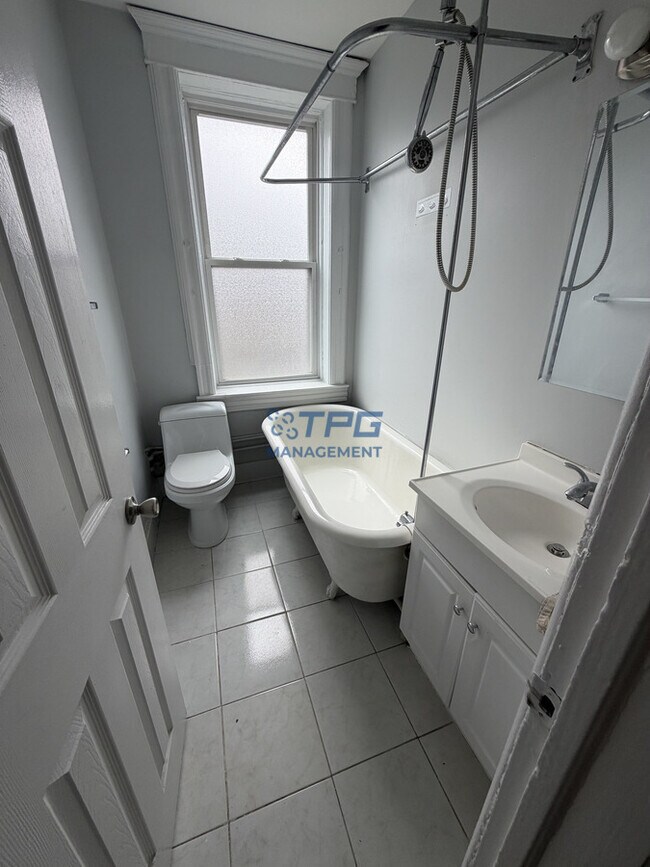 Building Photo - 265 Avenue B