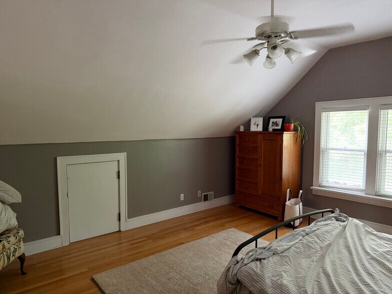 Master Bedroom - 7710 Eagle St