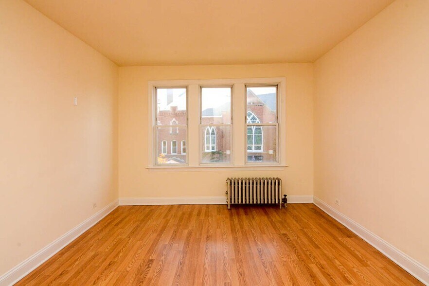 Building Photo - 2600 N Kimball Ave