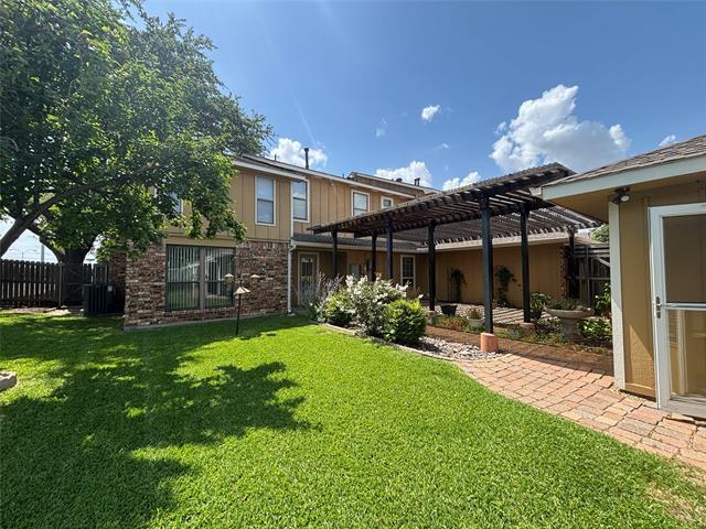 Building Photo - 3300 Wells Dr
