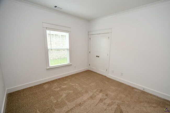 Building Photo - 114 Haven Way