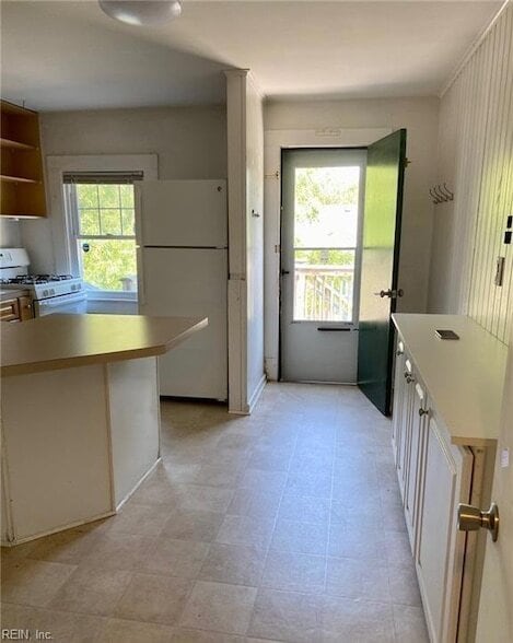 Building Photo - 614 Dune St