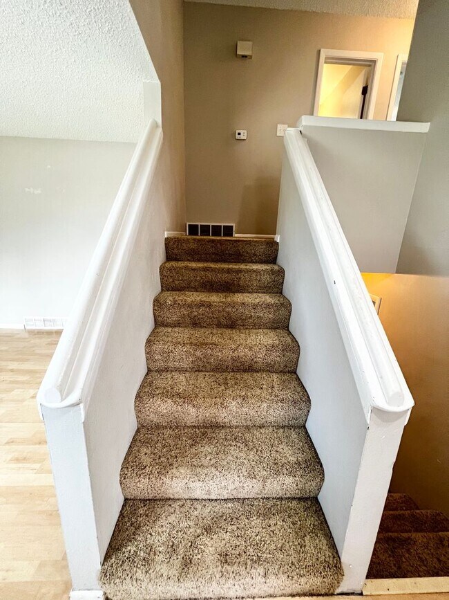 Building Photo - New on the Market! Charming 3-Bed, 1.5-Bat...