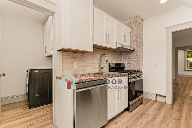Building Photo - Beautiful  4-bedroom, 2-bathroom home