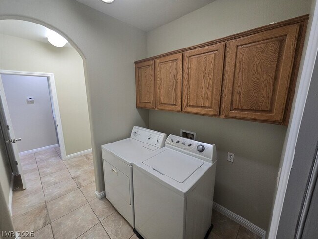 Building Photo - 2204 S Van Patten Pl