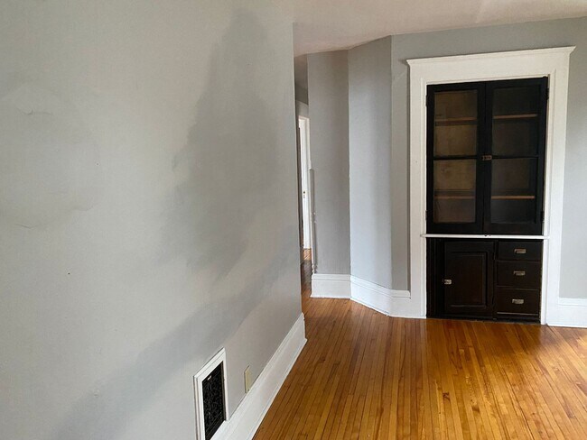 Building Photo - 685 Franklin St