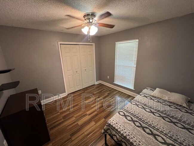 Building Photo - 1944 W Marsden Pl