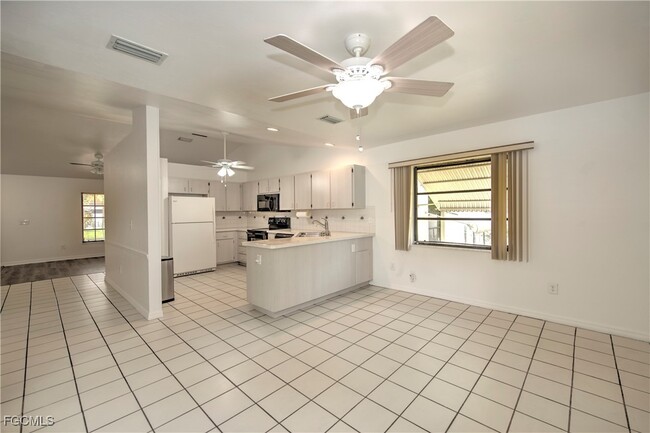 Building Photo - 1402 SW 1st Ave