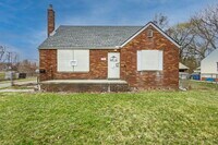 Building Photo - 21195 Behrendt Ave