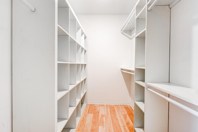 Building Photo - 811 Kings Croft Dr