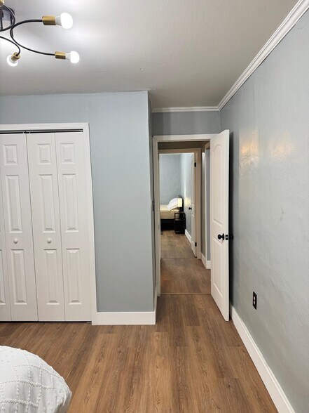 Building Photo - 414 N 60th Way