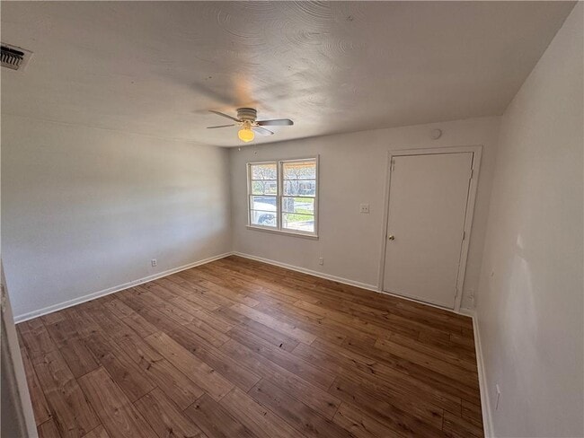 Building Photo - 2541 Medford Pl