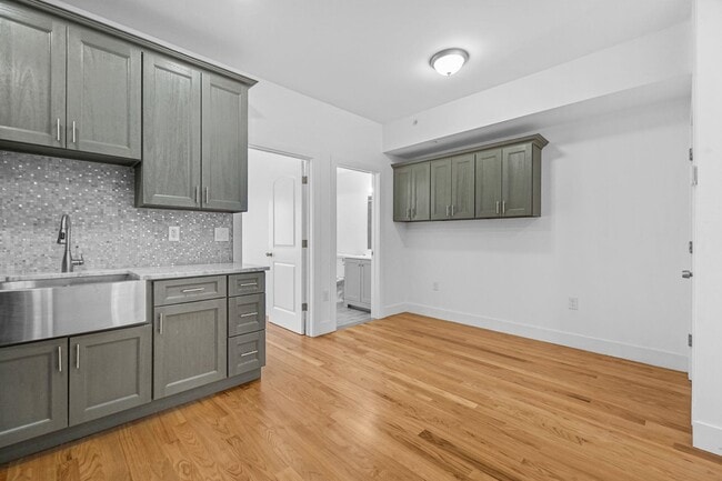 Building Photo - 1400 9th St