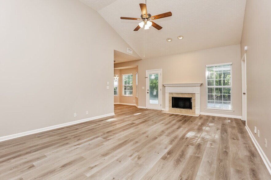 Building Photo - 750 Pantera Dr