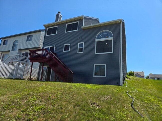 Building Photo - 24 E Honeysuckle Dr