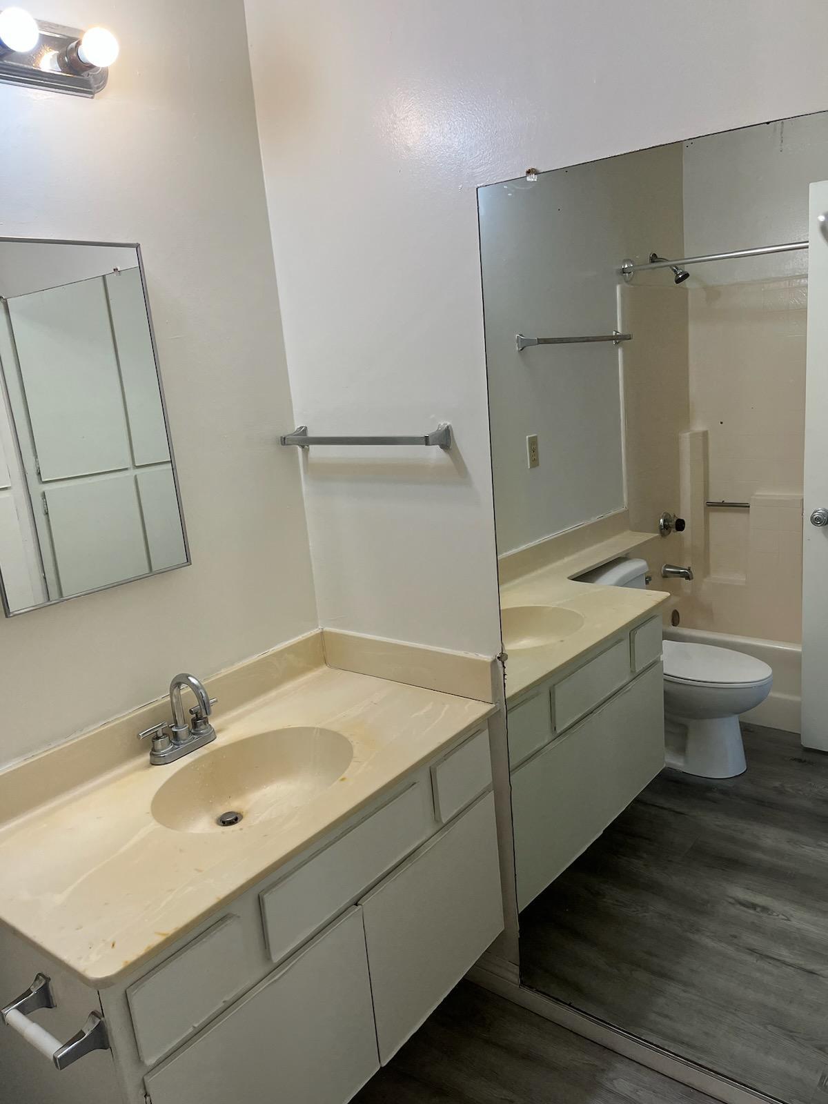 Building Photo - 1905 Cedar St