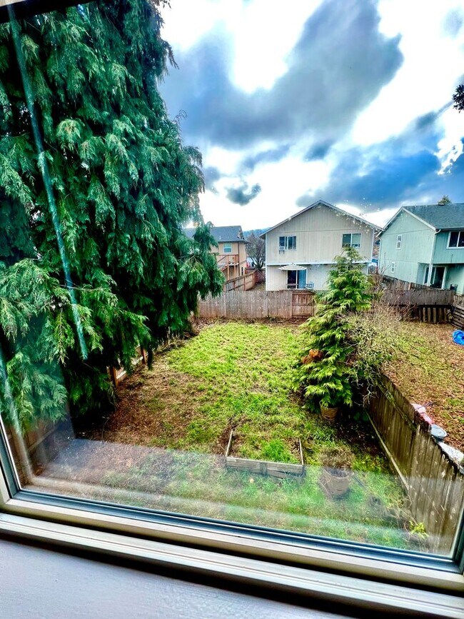 Building Photo - 1-bedroom 1-Bathroom Duplex