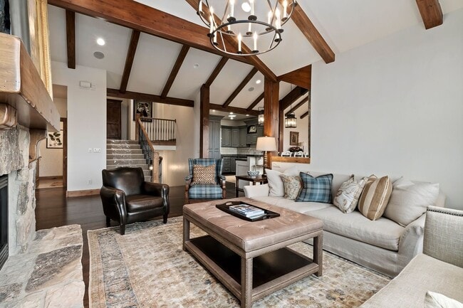 Building Photo - Beautiful 4 bedroom 3.5 bath alongside the Wasatch Mountains!