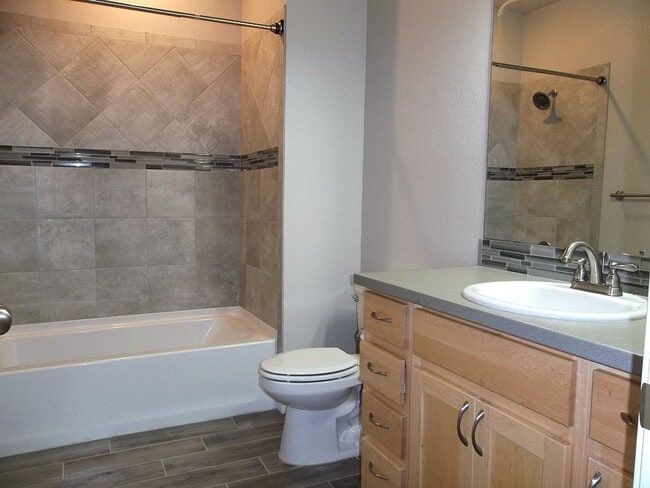 Building Photo - Secure, Stylish & Convenient – 2 Bed Condo in Loveland