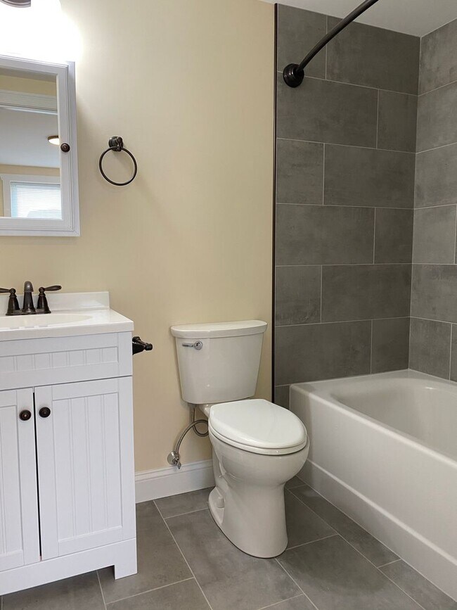 Building Photo - 158 North St