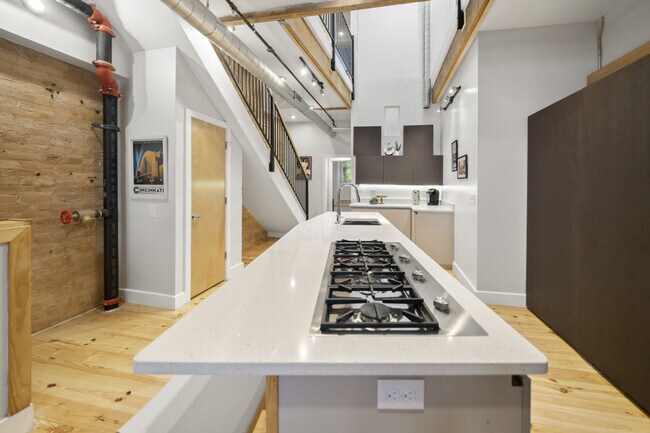 Building Photo - 122 W Elder St