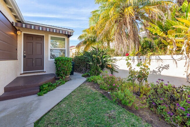 Building Photo - Super Cute 3bed 2 bath home with peek-a-boo ocean view South Redondo