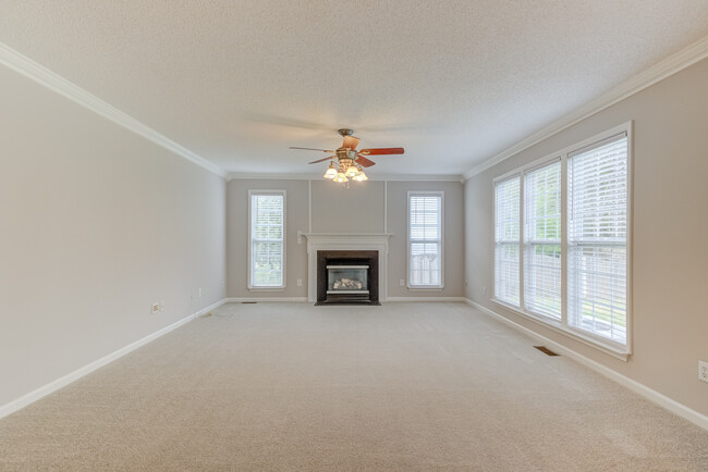 Building Photo - 2112 Echo Glen Ln
