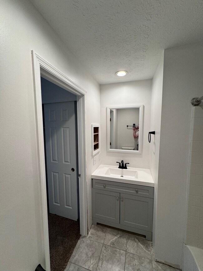 Building Photo - 3388 Fishinger Mill Dr