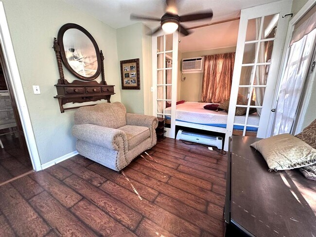 Building Photo - 103 Yucca