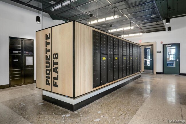 Building Photo - 411 Piquette Ave