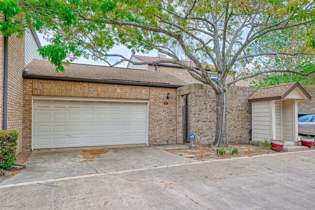Building Photo - 2555 Bering Dr