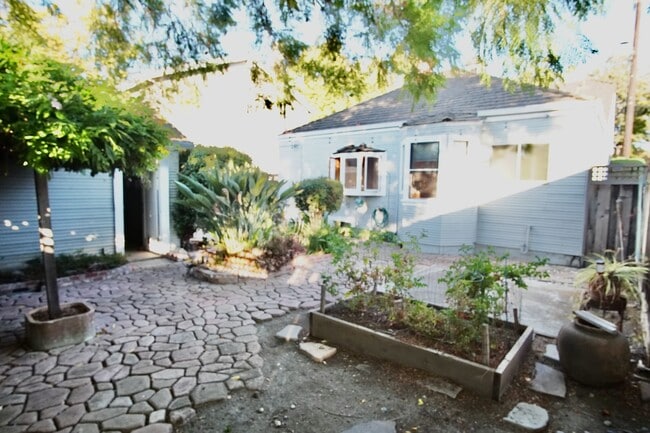 Building Photo - 1479 Sierra Ave