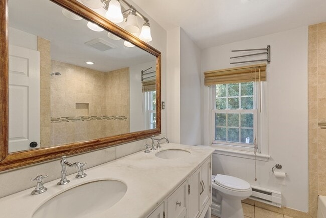 Building Photo - 159 Bedford St