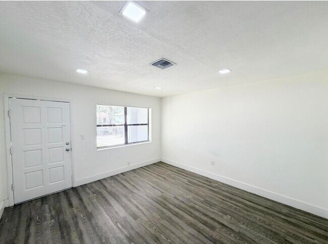 Building Photo - 1135 NW 127th St