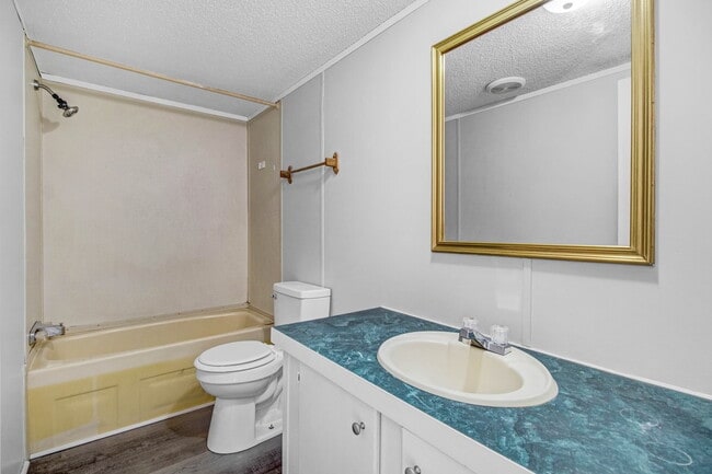 Building Photo - SPACIOUS 3 BR | 2 BA Manufactured Home in Pikeville!  *Trash Pick-up Included*