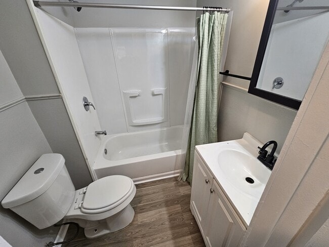 Building Photo - 2032 W 98th St