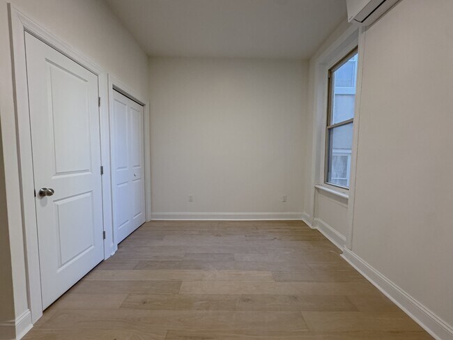 Building Photo - 2039 Green St