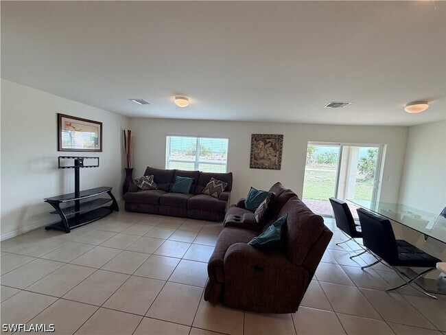 Building Photo - 513 Ella Jean Pl