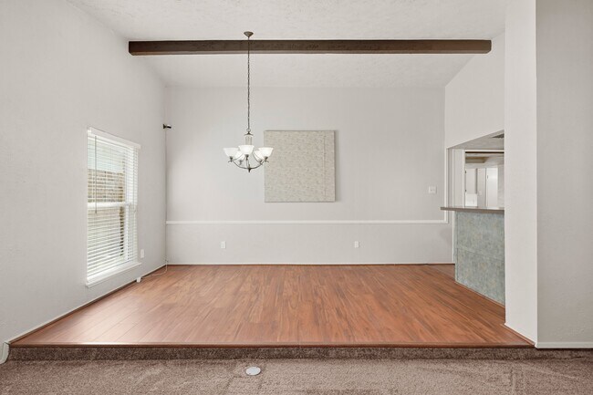 Building Photo - 2205 Hilton Head Dr